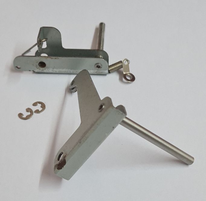 Fostex R8 Tape lifter pegs pair