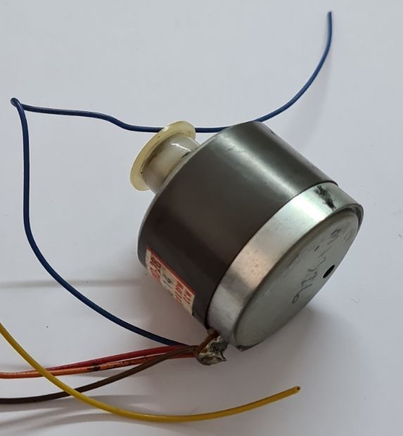 Motor EG-530KD-2B 12 VOLTS CW 1800/3200RPM CCW TASCAM 644 424mk2