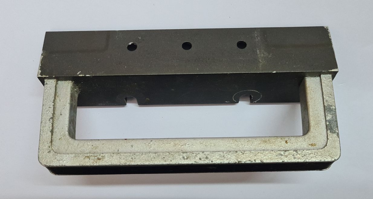 TEAC 85-16 DBX handle and rack ear 135MM