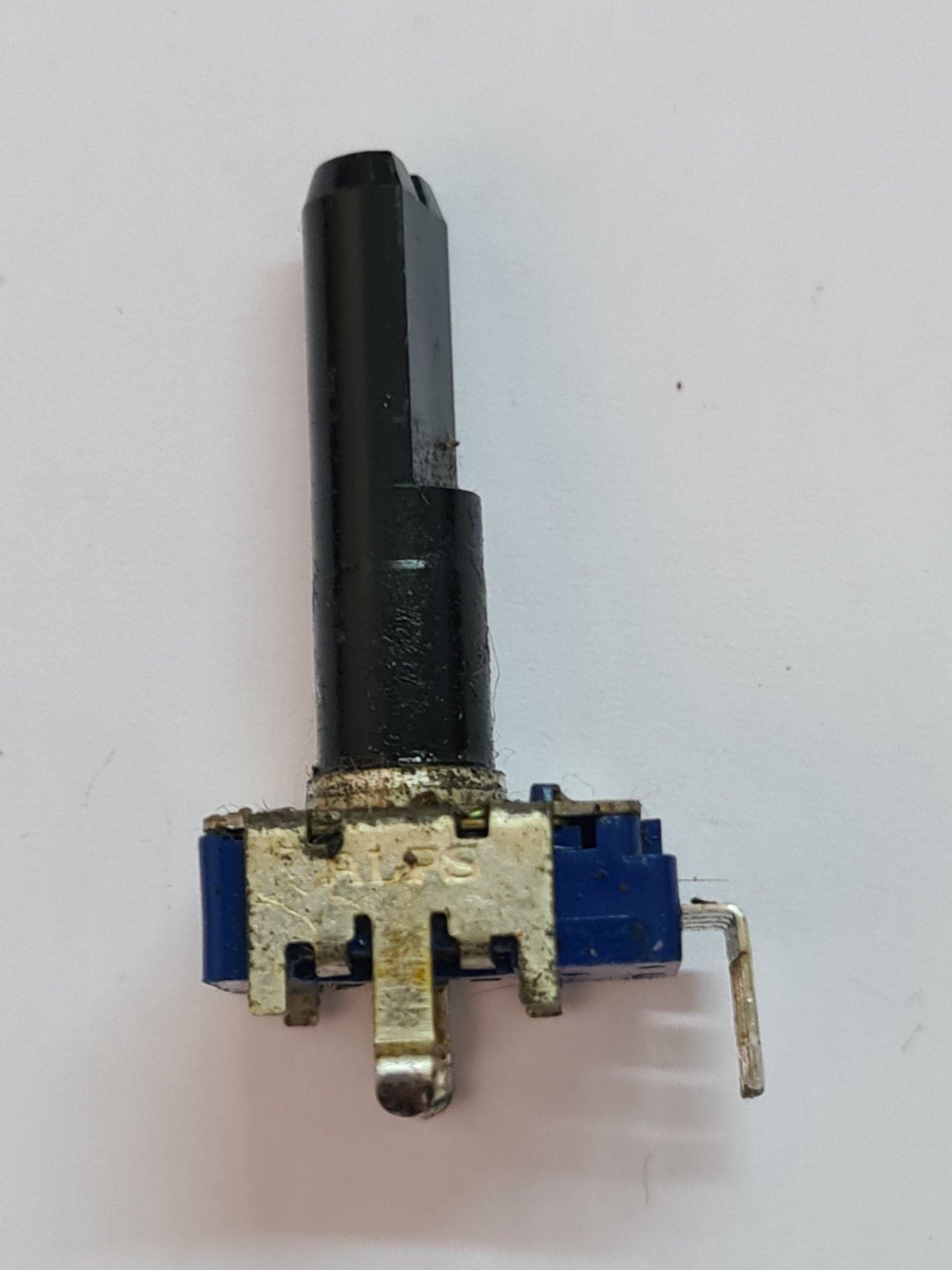 TASCAM 424 VARIABLE RESISTORS MIXED