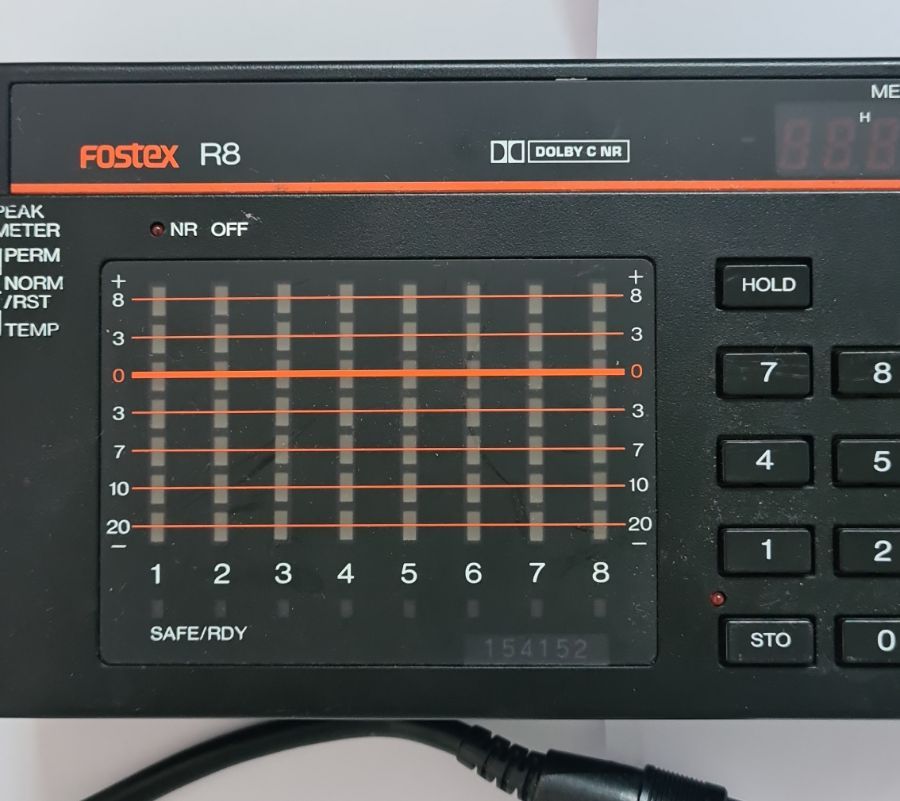 Fostex R8 front control panel with Vari speed knob