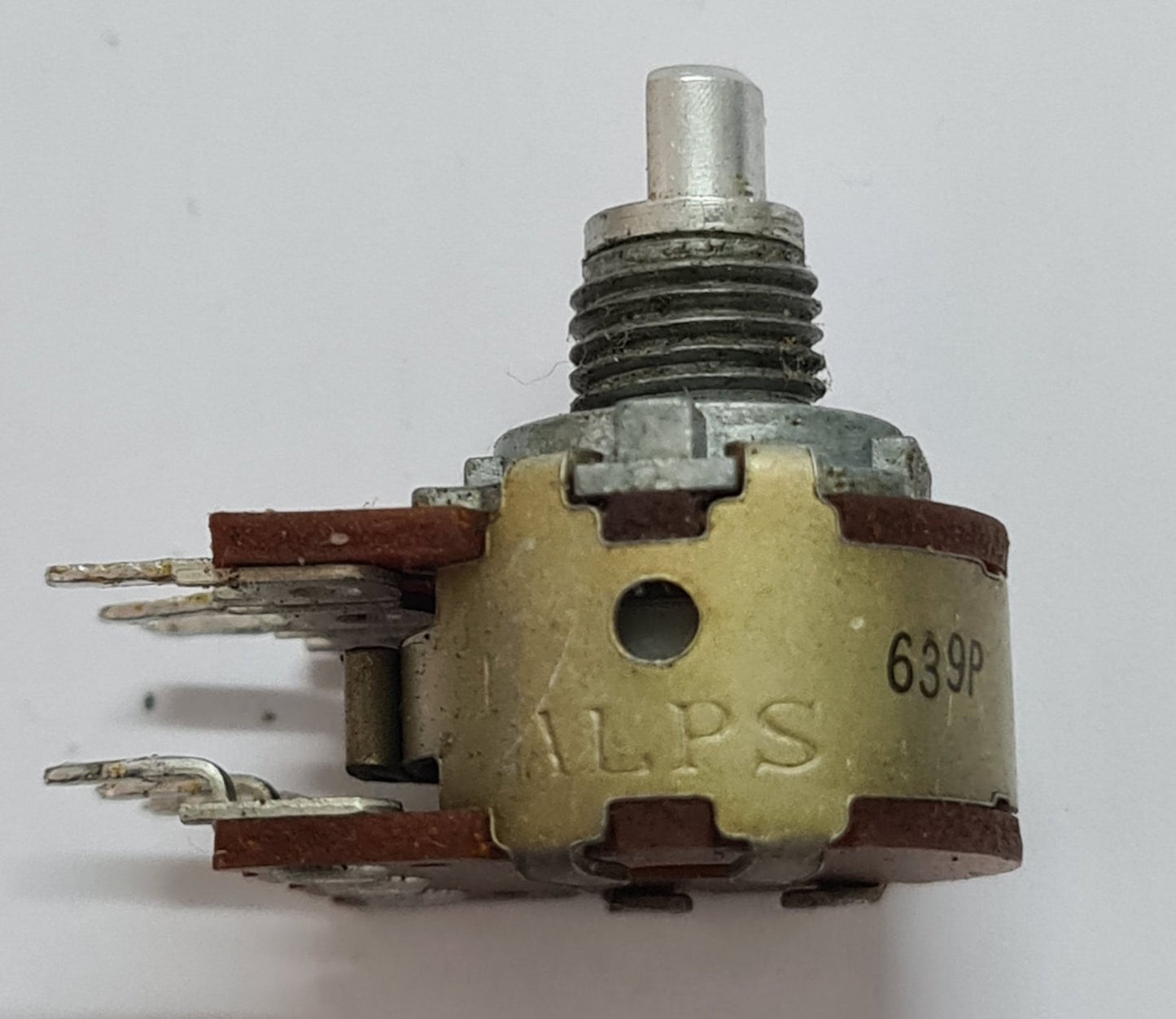 Soundcraft etc short shaft Pots volume controls Variable resistors 4mm D