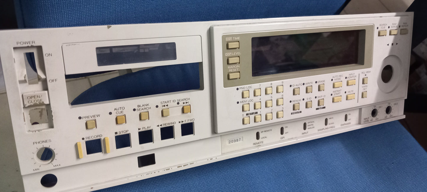 Fostex D-10 front panel