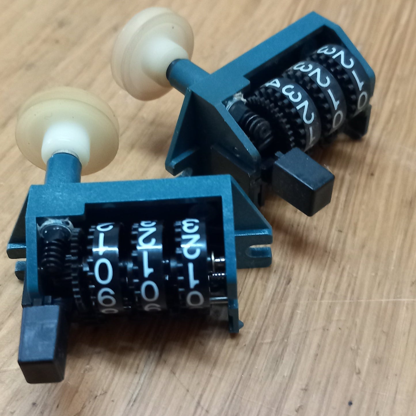 Teac V-33 tape timer