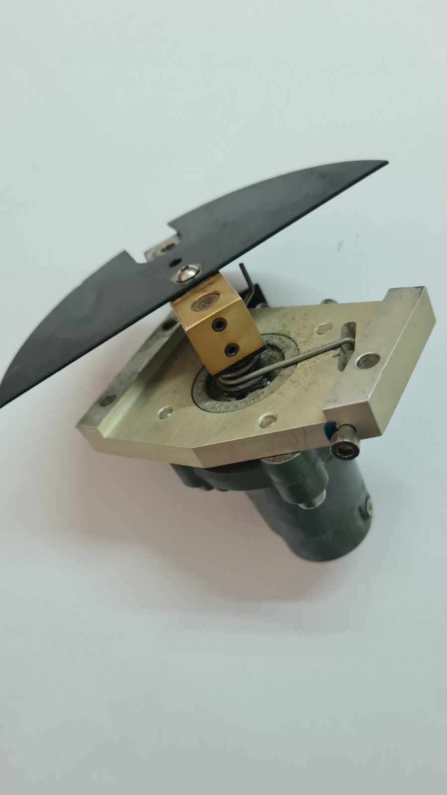 Soundcraft Saturn 624 tape tension arm assembly with Kinetrol continous damper P228 sensor