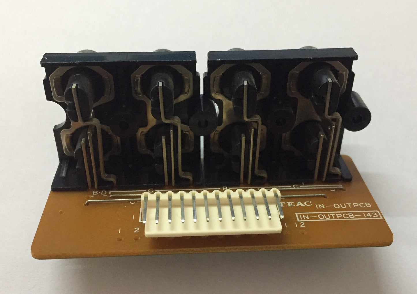 Tascam M-520 8 way phono in output b pcb-143 52100951-00