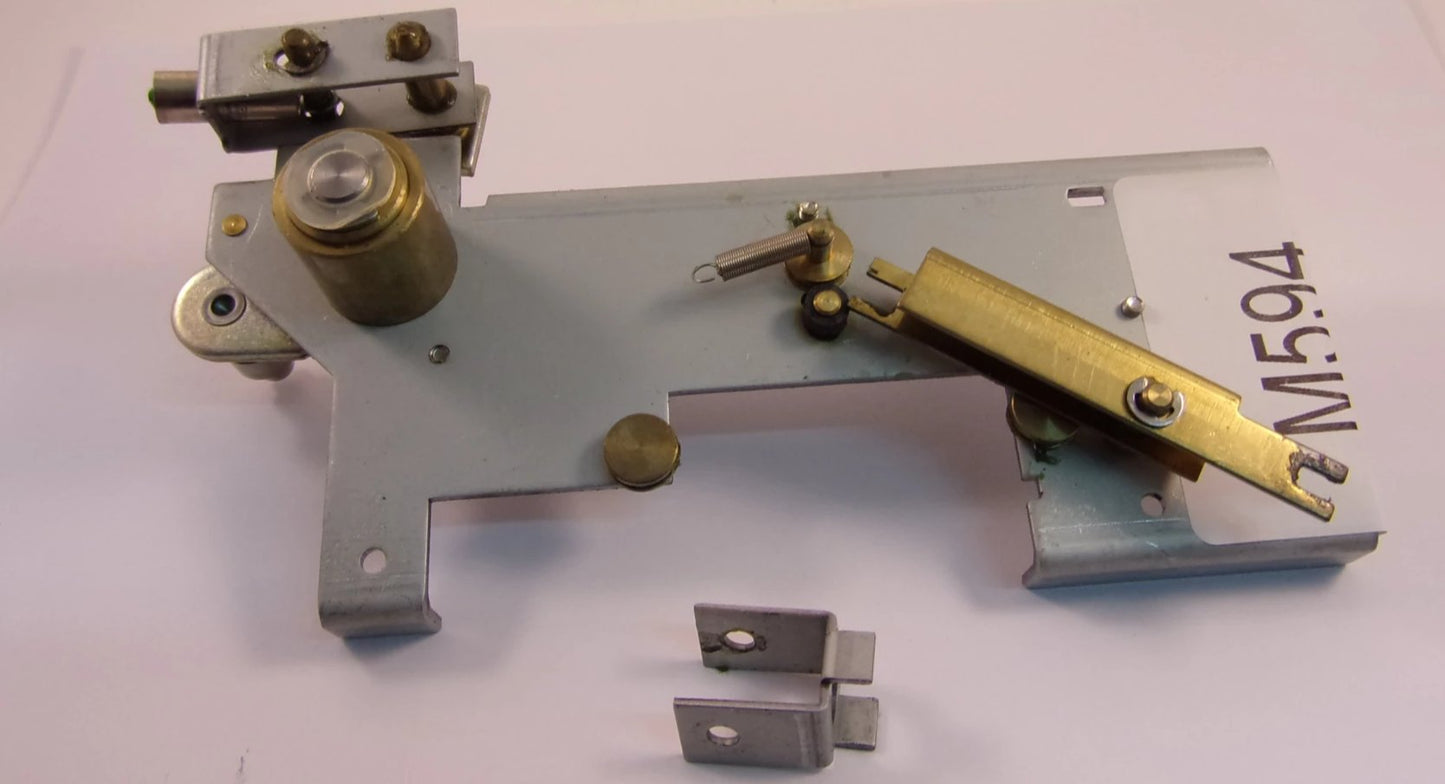 Tascam MSR-16 pinch roller assembly and plate