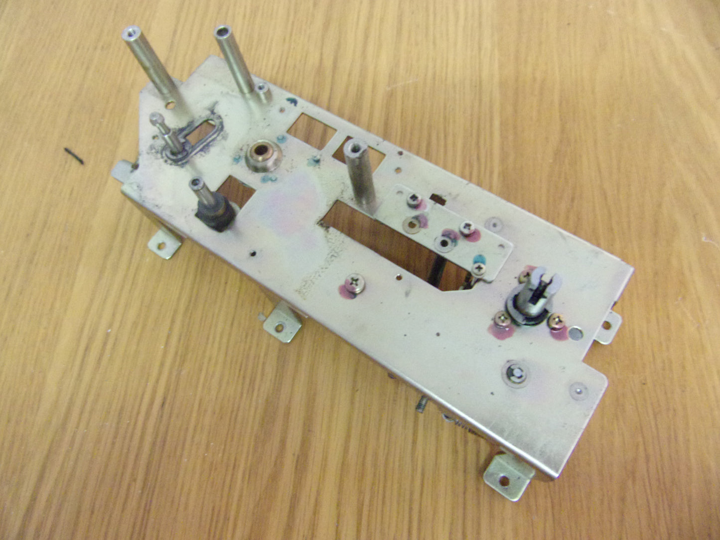 Teac A-1030 Capstan Arm assembly