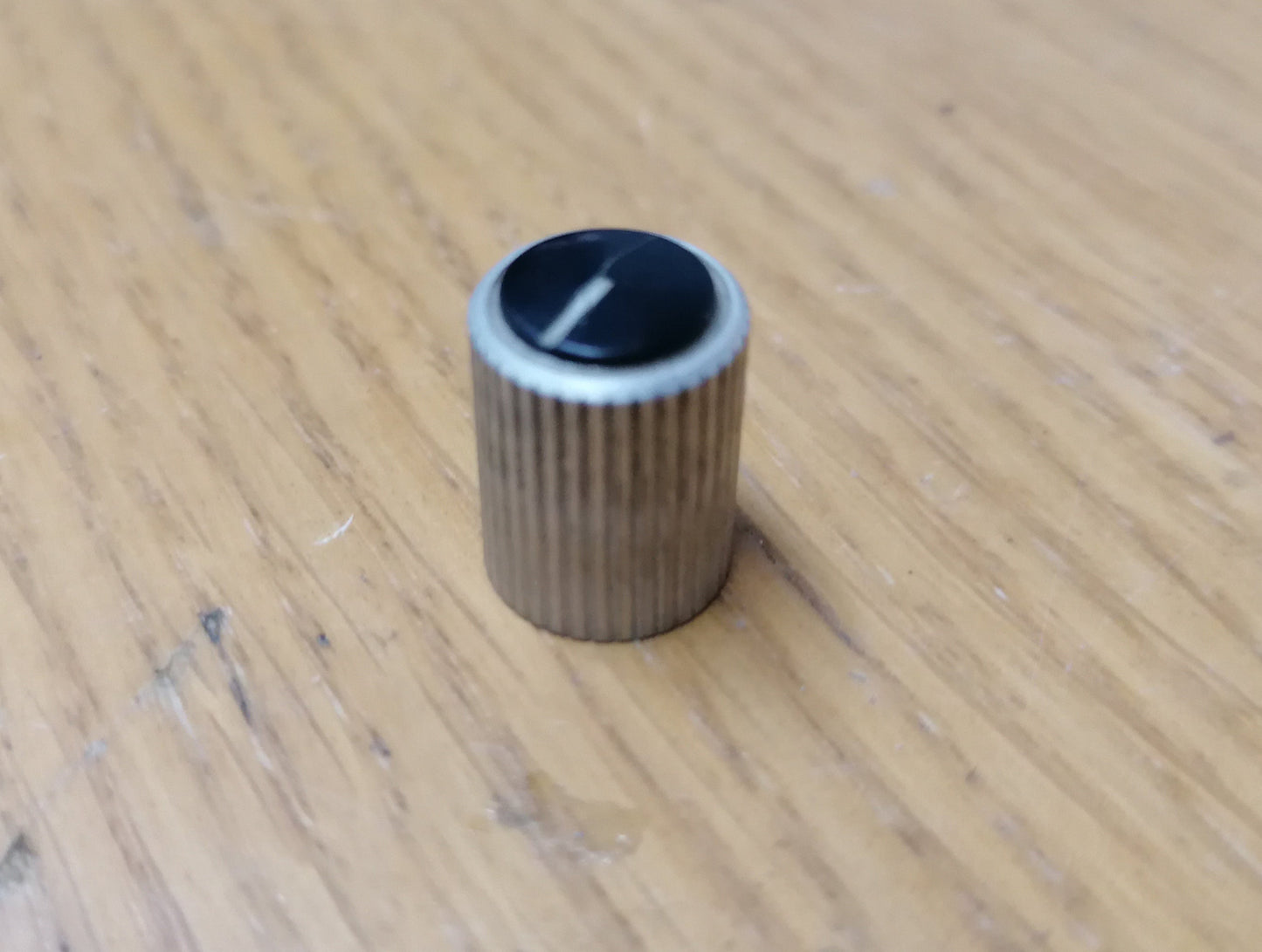 Saturn Research 624 front aluminium and brass knob