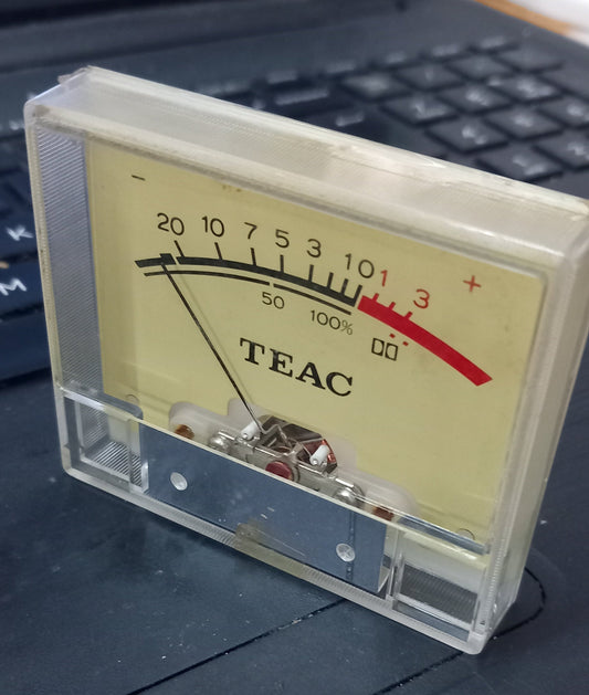 Teac A-400 VU meter