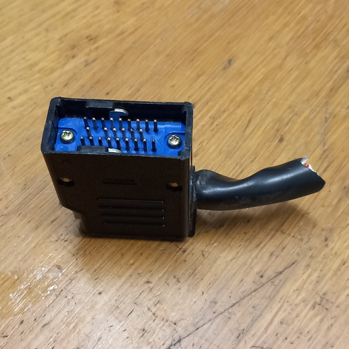 Hirose (HRS) 24 pin male plug and shroud