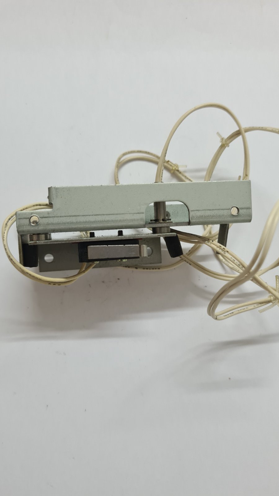 TASCAM ATR-60-8 HUM SHIELD LIFTER ASSEMBLY
