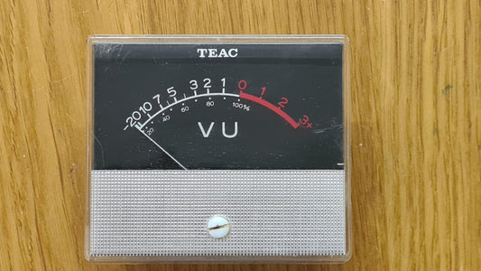 Teac A-4010S black VU meter