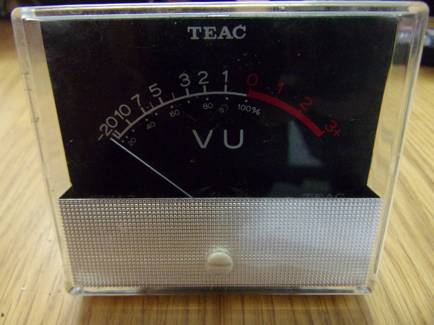 TEAC A-2050 58114-2 VU meter