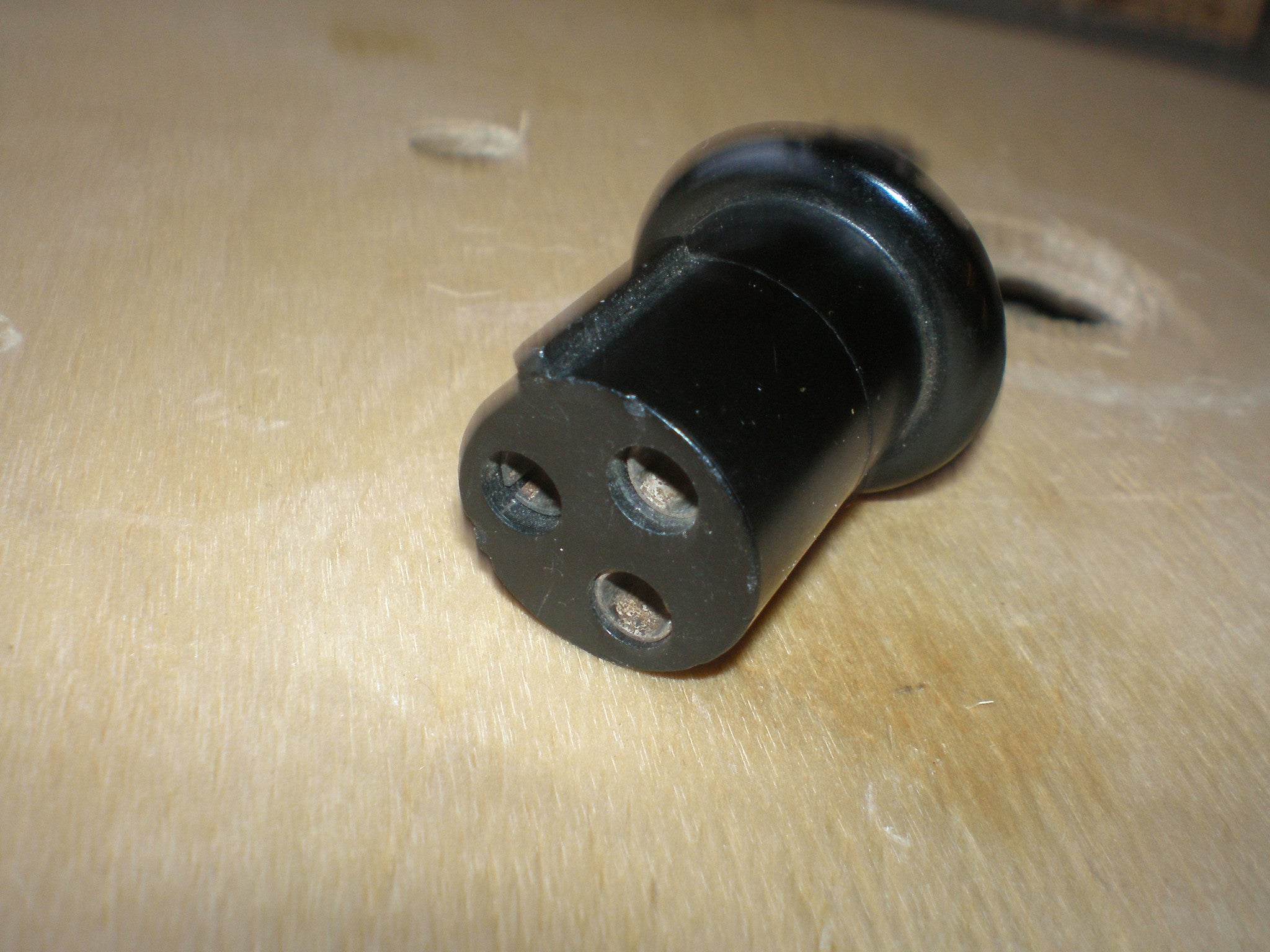 Old UK round power plug (line socket) – Tascam Ninja
