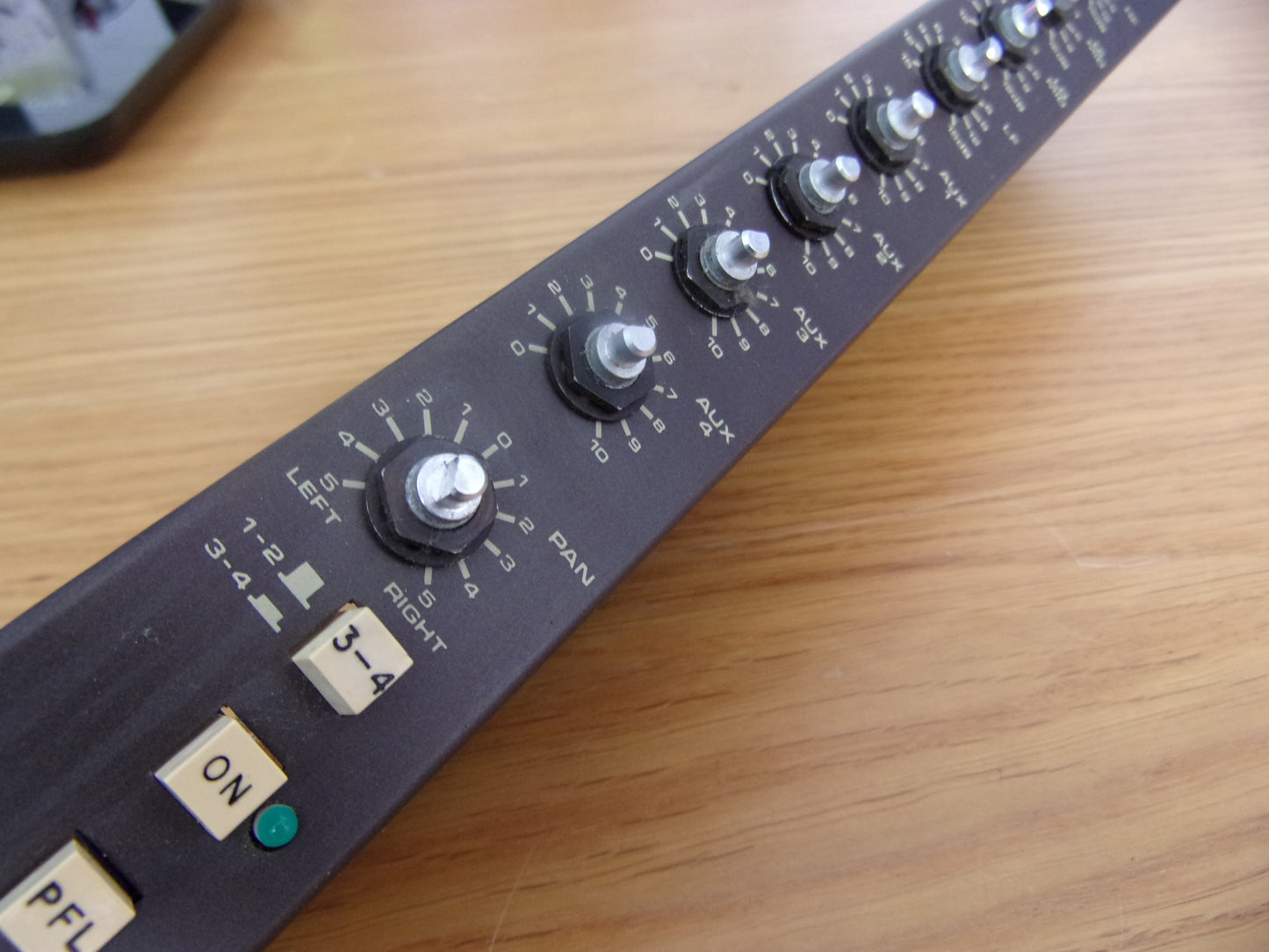 Soundcraft  200 series input module 2001