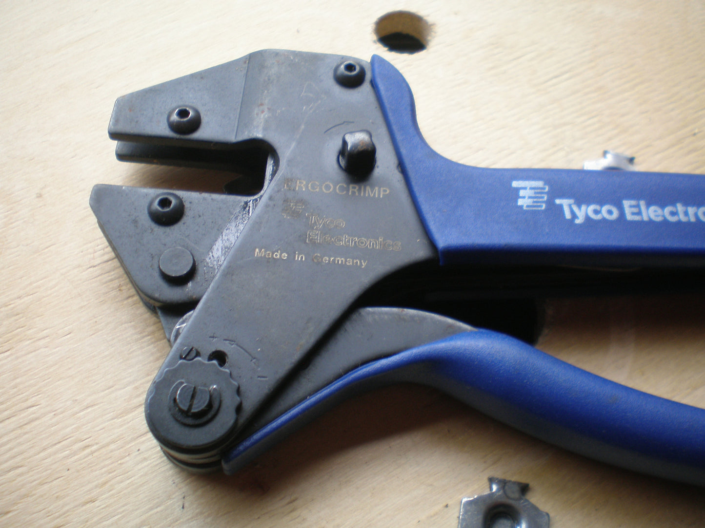 TYCO Electronics 539635-1 Ergoclamp crimping cutting tool