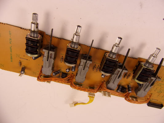 Tascam M-30 submix ampl pcb-107 5210066200